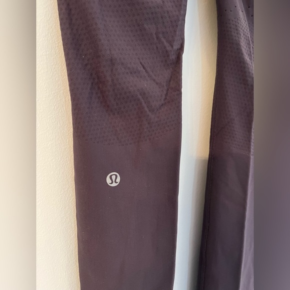 Lululemon Compression 28” High Rise Leggings, Size 4 - Picture 7 of 7